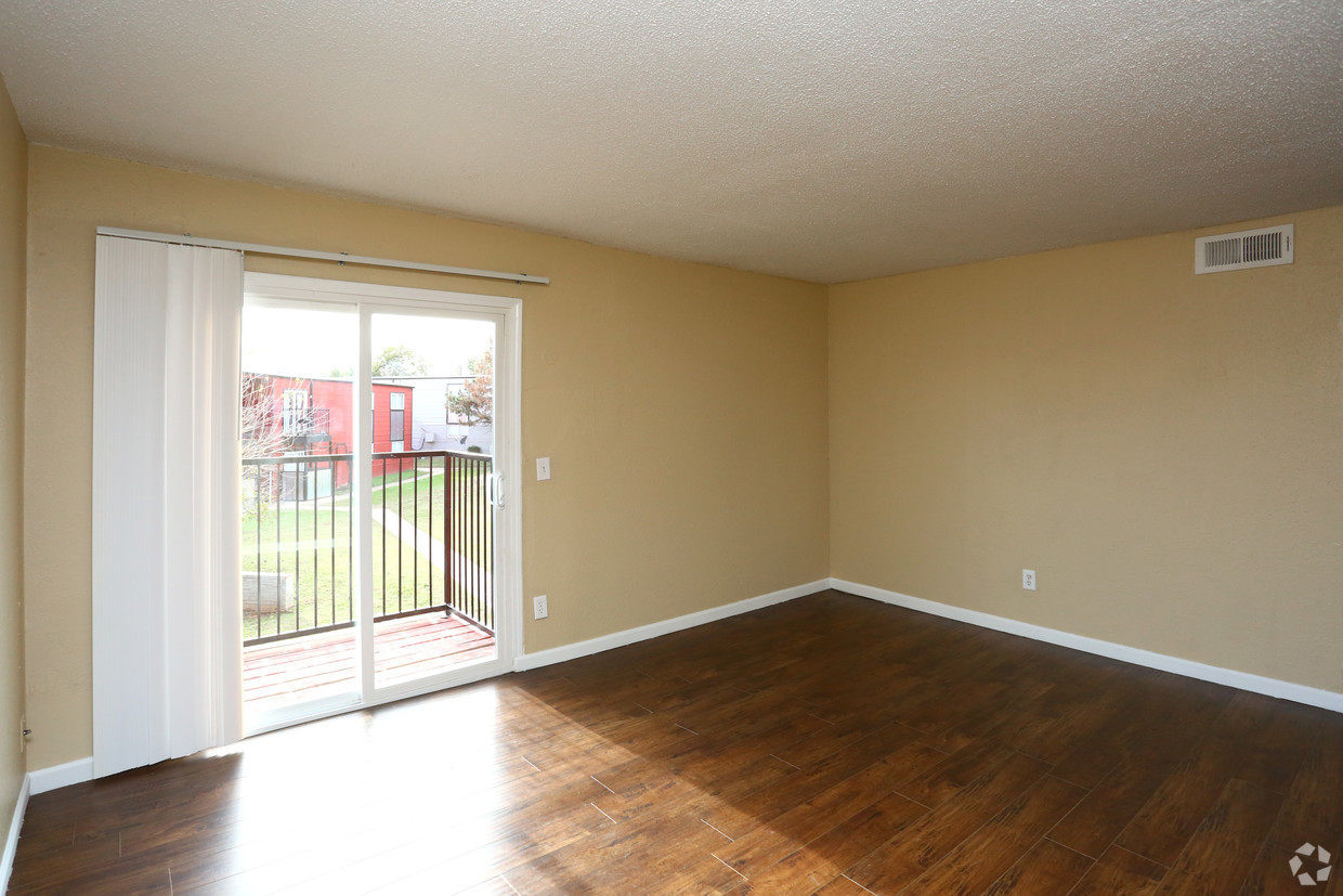 405 Tinker Diagonal Apt 17